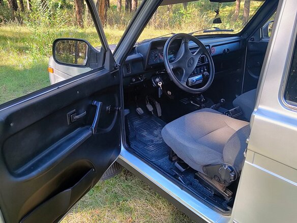 2011 Lada (ВАЗ) 2131 (4x4) I, серебристый, 450000 рублей - вид 8