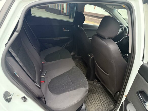 2015 Kia Rio III Рестайлинг, белый, 980000 рублей - вид 13