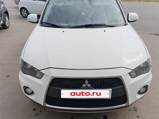 2010 Mitsubishi Outlander II Рестайлинг, белый, 1400000 рублей, вид 1