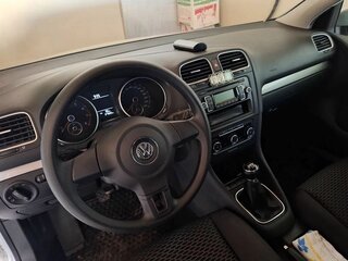2011 Volkswagen Golf 5-speed VI, серебристый, 1500000 рублей, вид 4