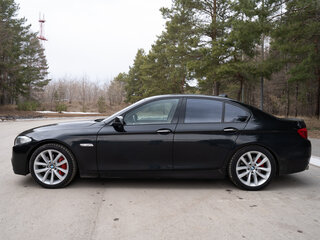 2010 BMW 5 серии 535i VI (F10/F11/F07), чёрный, 2500000 рублей, вид 2