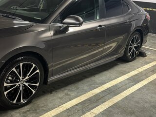 2020 Toyota Camry US Market VIII (XV70) Рестайлинг, серый, 3300000 рублей, вид 4