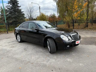 2004 Mercedes-Benz E-Класс 200 III (W211, S211), чёрный, 1350000 рублей, вид 3