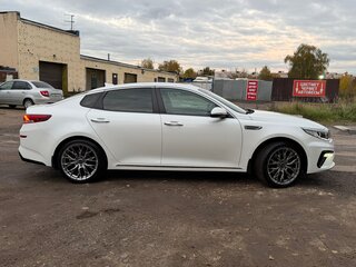 2019 Kia Optima IV Рестайлинг, белый, 2350000 рублей, вид 4