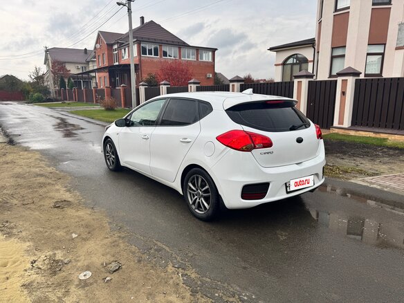2017 Kia Ceed II Рестайлинг, белый - вид 6