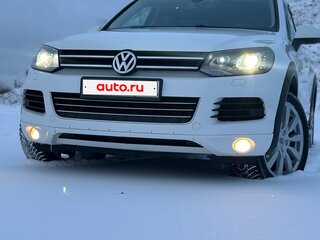 2013 Volkswagen Touareg II, белый, 2599000 рублей, вид 1