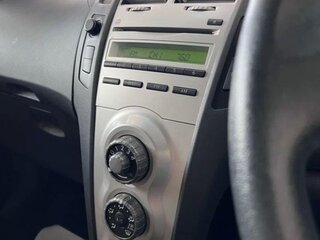 2006 Toyota Vitz II (XP90), белый, 610000 рублей, вид 4