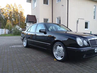 1998 Mercedes-Benz E-Класс 320 II (W210, S210), чёрный, 750000 рублей, вид 4