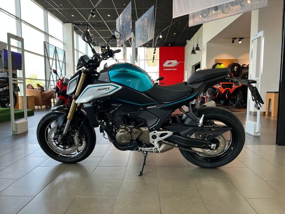 2026 QJMotor SRK 550, голубой, 569000 рублей - вид 5