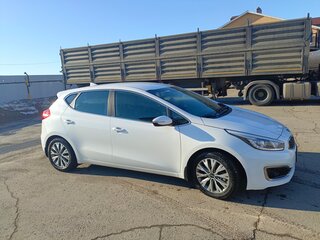 2018 Kia Ceed II Рестайлинг, белый, 1400000 рублей, вид 2