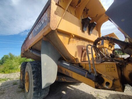 2011 Volvo F-Series, жёлтый, 11800000 рублей, вид 5