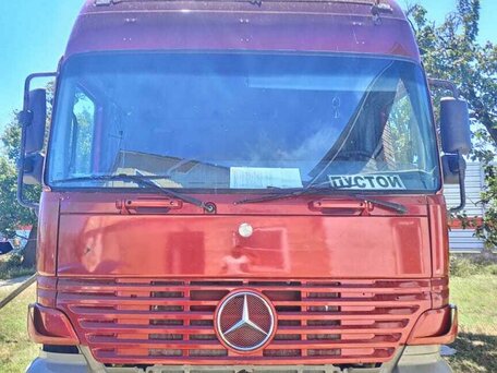 1997 Mercedes-Benz Actros, красный, 1650000 рублей, вид 1