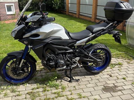 2016 Yamaha MT-09 Tracer (FJ-09), серый, 740000 рублей, вид 1
