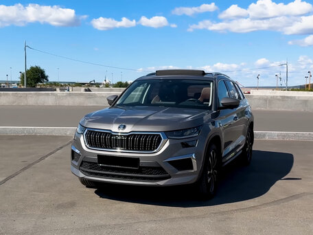 2025 Skoda Kodiaq I Рестайлинг, серый, 3650000 рублей, вид 1