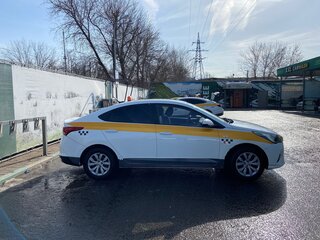 2020 Hyundai Solaris II Рестайлинг, белый, 900000 рублей, вид 4