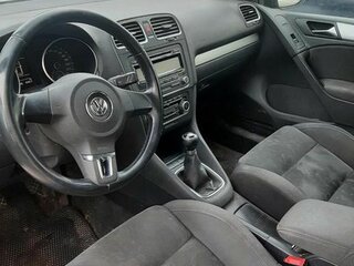 2010 Volkswagen Golf VI, чёрный, 506570 рублей, вид 3