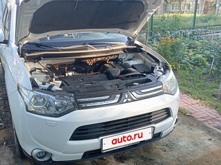 2013 Mitsubishi Outlander III, белый, 1200000 рублей, вид 2