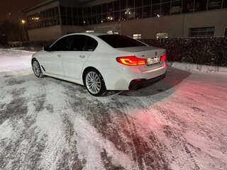 2017 BMW 5 серии 540i xDrive VII (G30/G31/G38), белый, 4500000 рублей, вид 3