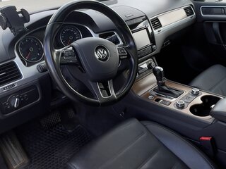 2014 Volkswagen Touareg II, чёрный, 2250000 рублей, вид 4
