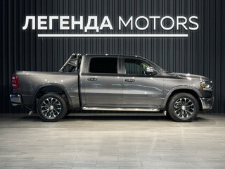 2019 Ram 1500 Crew Cab V, серый, 6150000 рублей, вид 3