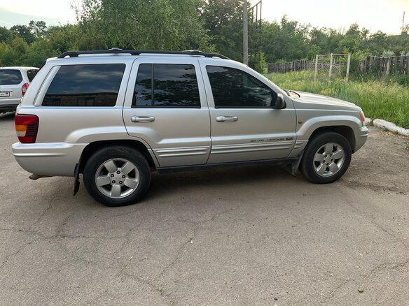 2004 Jeep Grand Cherokee II (WJ), серебристый, 830000 рублей - вид 1