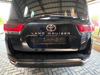 2023 Toyota Land Cruiser 300 Series, чёрный, 12000000 рублей, вид 3