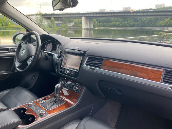 2010 Volkswagen Touareg II, чёрный, 2450000 рублей - вид 15