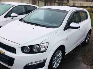 2014 Chevrolet Aveo II, белый, 650000 рублей, вид 3