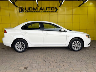 2013 Mitsubishi Lancer X Рестайлинг, белый, 699000 рублей, вид 4