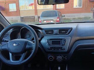 2014 Kia Rio 5-speed III, серый, 820000 рублей, вид 5