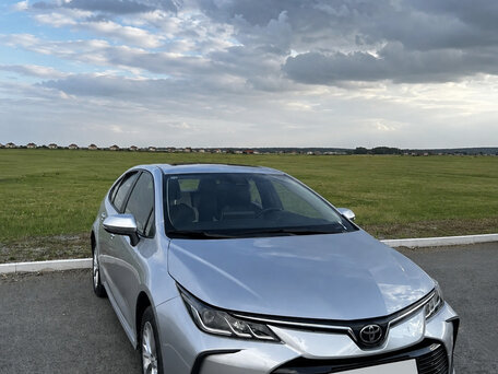 2023 Toyota Corolla Sporty XII (E210) Рестайлинг, серебристый, 1477000 рублей, вид 2
