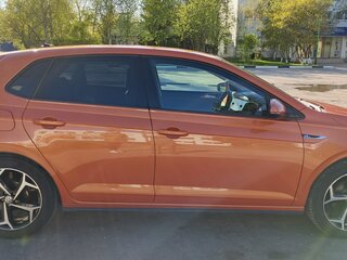 2019 Volkswagen Polo VI (EU Market), оранжевый, 1490000 рублей, вид 3