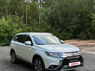 2019 Mitsubishi Outlander III Рестайлинг 3, белый, 1755000 рублей, вид 2