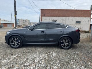 2020 BMW X6 40i III (G06), серый, 9500000 рублей, вид 4