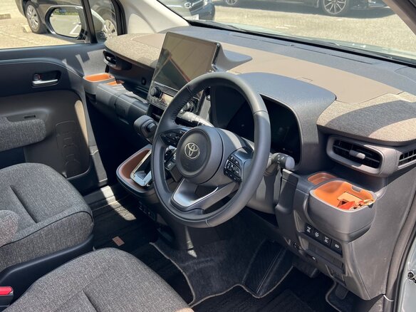 2023 Toyota Sienta III, зелёный - вид 8