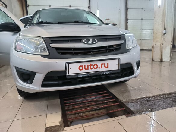 2017 Lada (ВАЗ) Granta I, серебристый, 650000 рублей - вид 2