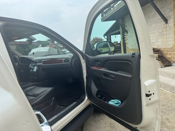 2012 Chevrolet Tahoe 6AT III, белый, 2680000 рублей - вид 16