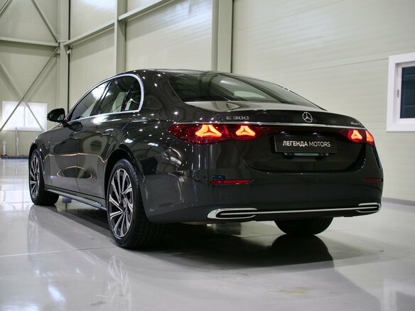 2025 Mercedes-Benz E-Класс 300 VI (W214, S214), чёрный, 7800000 рублей - вид 5