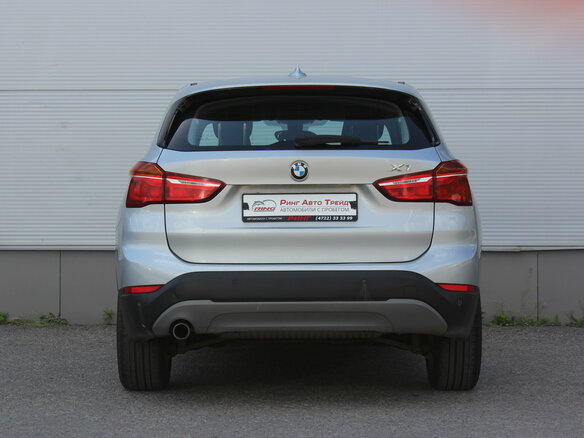 2017 BMW X1 18i sDrive II (F48), серебристый - вид 3