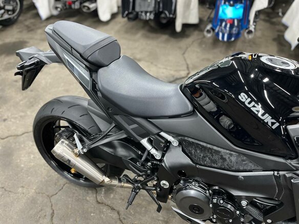 2021 Suzuki GSX-S 1000, чёрный, 1250000 рублей - вид 12