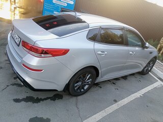 2019 Kia Optima IV Рестайлинг, серебристый, 1760000 рублей, вид 3