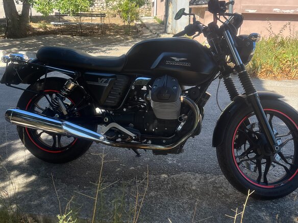 2013 Moto Guzzi V 7, чёрный, 400000 рублей - вид 2