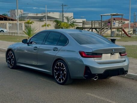 2023 BMW 3 серии 320i VII (G2x) Рестайлинг, чёрный, 3140000 рублей, вид 4