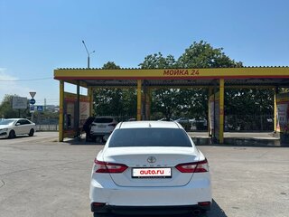2019 Toyota Camry VIII (XV70), белый, 2800000 рублей, вид 2