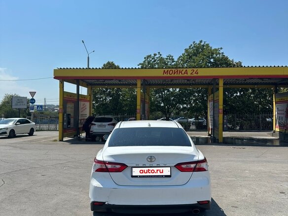 2019 Toyota Camry VIII (XV70), белый, 2800000 рублей - вид 1