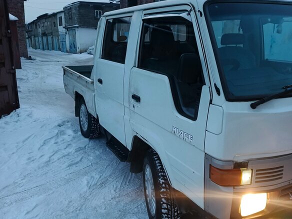 1991 Toyota HiAce, белый, 500000 рублей - вид 6