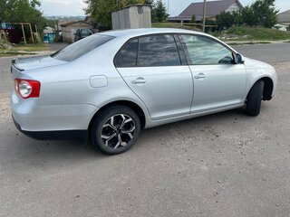 2010 Volkswagen Jetta V, серебристый, 649000 рублей, вид 2