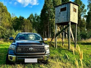 2016 Toyota Tundra CrewMax II Рестайлинг, серебристый, 4000000 рублей, вид 3