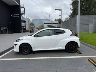 2020 Toyota Yaris IV, белый, 4100000 рублей, вид 4
