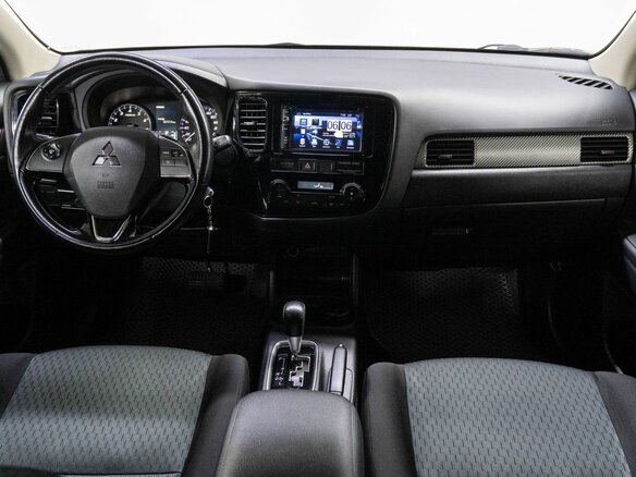 2015 Mitsubishi Outlander III Рестайлинг, белый - вид 16